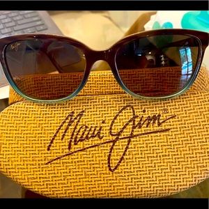 Maui Jim Honi in sandstone with blue.